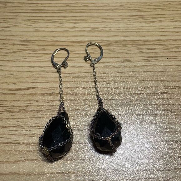 Vintage Black Faceted Stone Dangle Earrings – Chain-Wrapped Drop Design (9.75g) - Picture 2 of 7